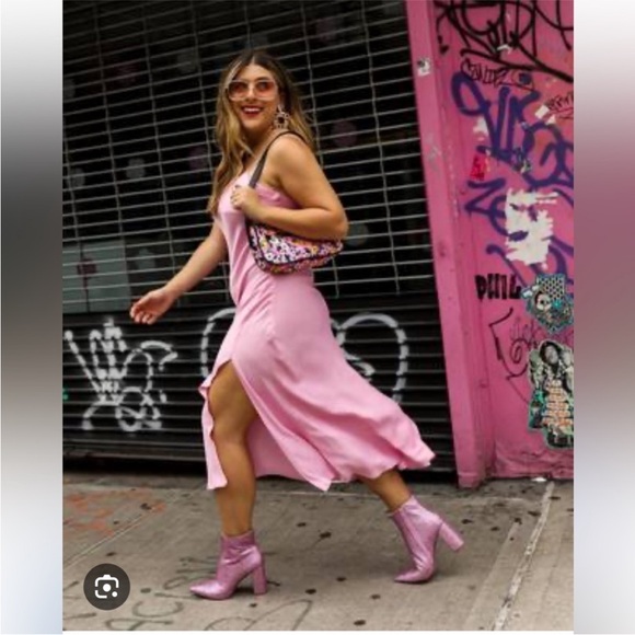 🦋🌙 BETSEY JOHNSON | Pink Rhinestone Ankle Booties - Picture 2 of 12